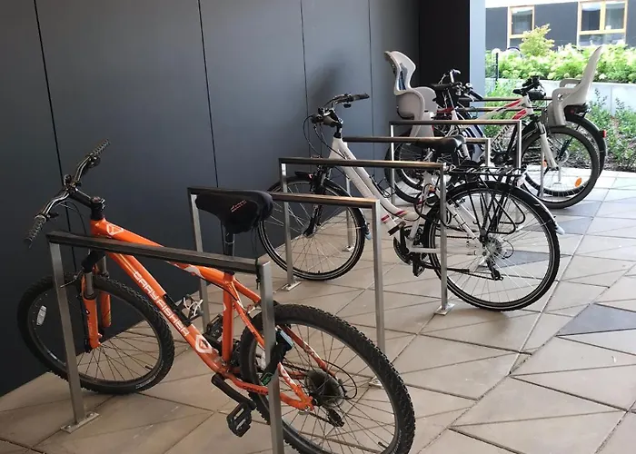 Superior Komputerowa, 4 Rooms, 3 Bedrooms, Airport-city Train, Metro! 24h Reception!