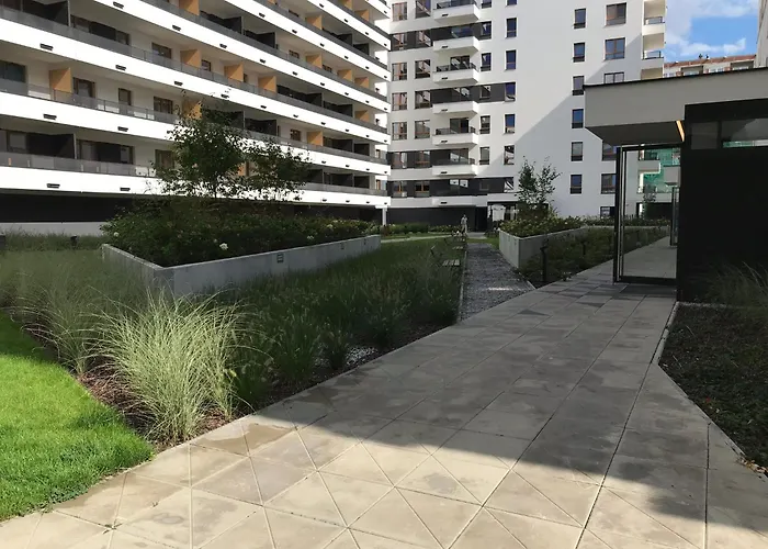 Superior Komputerowa, 4 Rooms, 3 Bedrooms, Airport-city Train, Metro! 24h Reception!