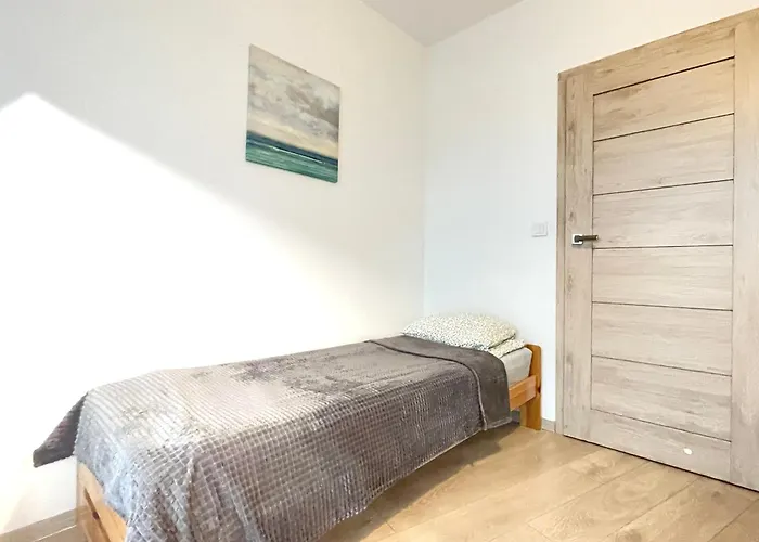 Superior Komputerowa, 4 Rooms, 3 Bedrooms, Airport-city Train, Metro! 24h Reception! Lejlighed