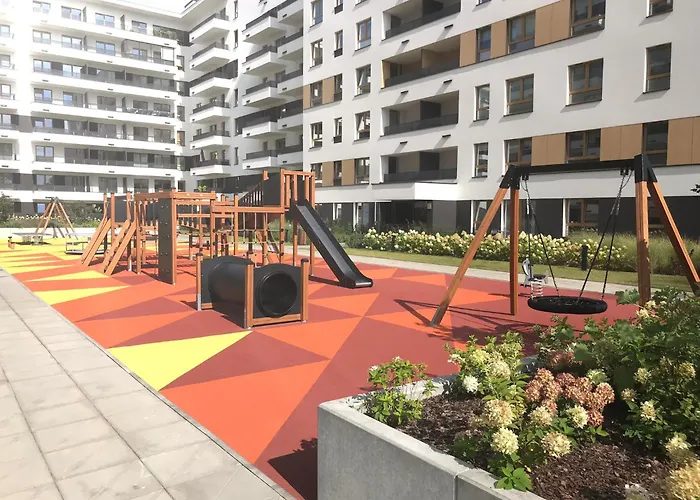 Superior Komputerowa, 4 Rooms, 3 Bedrooms, Airport-city Train, Metro! 24h Reception! * Warszawa