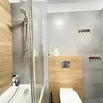 アパート Superior Komputerowa, 4 Rooms, 3 Bedrooms, Airport-city Train, Metro! 24h Reception!