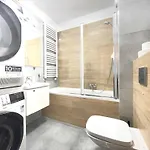 Superior Komputerowa, 4 Rooms, 3 Bedrooms, Airport-city Train, Metro! 24h Reception! アパート