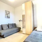 アパート Superior Komputerowa, 4 Rooms, 3 Bedrooms, Airport-city Train, Metro! 24h Reception!