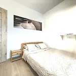 Superior Komputerowa, 4 Rooms, 3 Bedrooms, Airport-city Train, Metro! 24h Reception! ワルシャワ