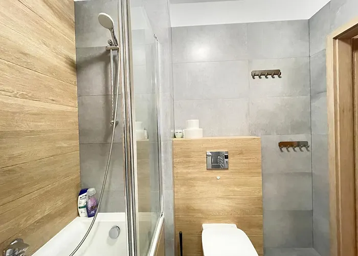 Apartamento Superior Komputerowa, 4 Rooms, 3 Bedrooms, Airport-city Train, Metro! 24h Reception!