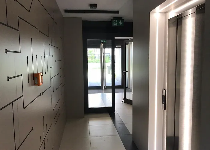 Superior Komputerowa, 4 Rooms, 3 Bedrooms, Airport-city Train, Metro! 24h Reception! Apartment Warsaw