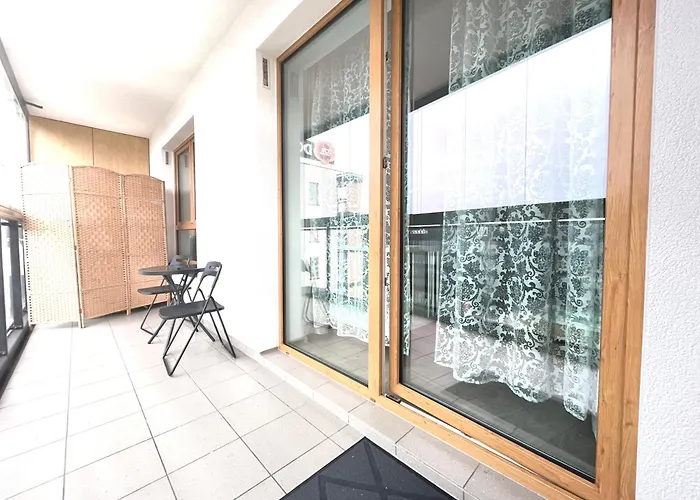 Superior Komputerowa, 4 Rooms, 3 Bedrooms, Airport-city Train, Metro! 24h Reception! *