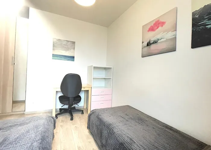 Superior Komputerowa, 4 Rooms, 3 Bedrooms, Airport-city Train, Metro! 24h Reception!