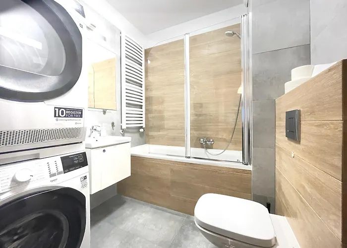 Superior Komputerowa, 4 Rooms, 3 Bedrooms, Airport-city Train, Metro! 24h Reception! Apartment