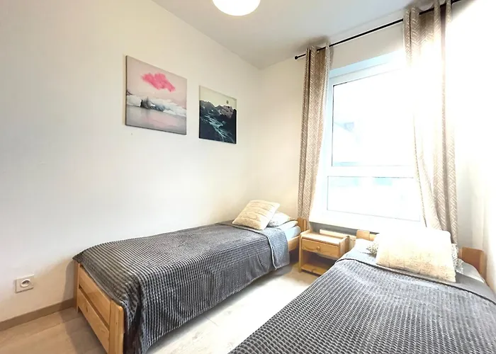 Apartamento Superior Komputerowa, 4 Rooms, 3 Bedrooms, Airport-city Train, Metro! 24h Reception!