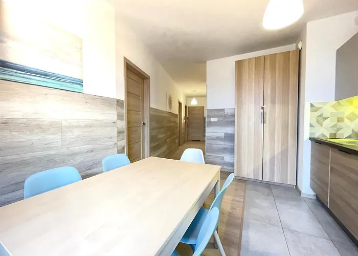 Apartment Superior Komputerowa, 4 Rooms, 3 Bedrooms, Airport-city Train, Metro! 24h Reception! Warsaw