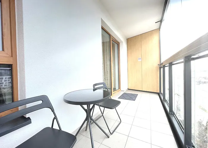 Superior Komputerowa, 4 Rooms, 3 Bedrooms, Airport-city Train, Metro! 24h Reception! * Warsaw