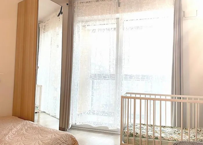 Superior Komputerowa, 4 Rooms, 3 Bedrooms, Airport-city Train, Metro! 24h Reception!