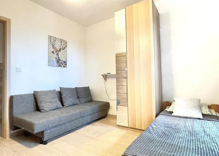 Apartment Superior Komputerowa, 4 Rooms, 3 Bedrooms, Airport-city Train, Metro! 24h Reception!