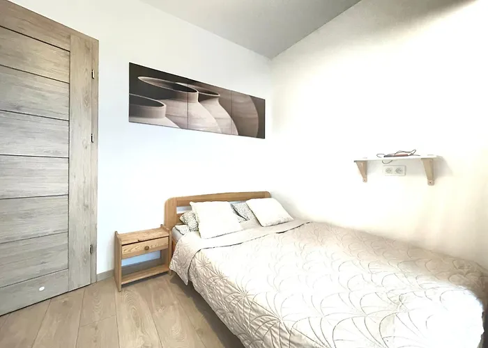 Superior Komputerowa, 4 Rooms, 3 Bedrooms, Airport-city Train, Metro! 24h Reception! Warsaw