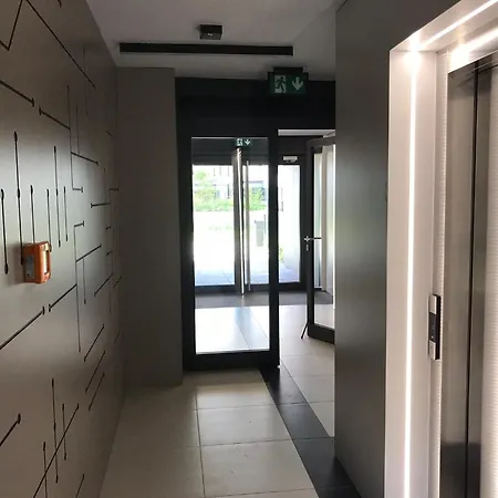 Superior Komputerowa, 4 Rooms, 3 Bedrooms, Airport-city Train, Metro! 24h Reception! Apartment Warsaw