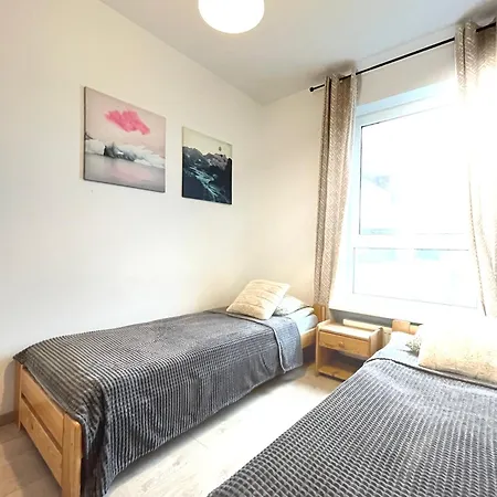 Apartment Superior Komputerowa, 4 Rooms, 3 Bedrooms, Airport-city Train, Metro! 24h Reception!