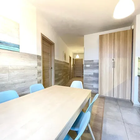 Apartment Superior Komputerowa, 4 Rooms, 3 Bedrooms, Airport-city Train, Metro! 24h Reception! Warsaw