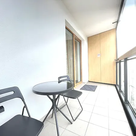 Superior Komputerowa, 4 Rooms, 3 Bedrooms, Airport-city Train, Metro! 24h Reception! * Warsaw