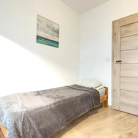 Superior Komputerowa, 4 Rooms, 3 Bedrooms, Airport-city Train, Metro! 24h Reception! Apartment