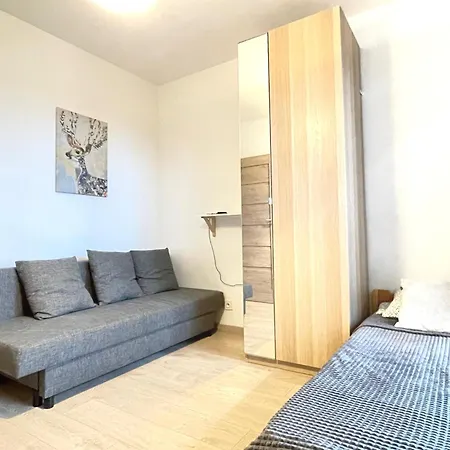Apartment Superior Komputerowa, 4 Rooms, 3 Bedrooms, Airport-city Train, Metro! 24h Reception!