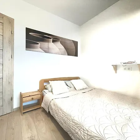 Superior Komputerowa, 4 Rooms, 3 Bedrooms, Airport-city Train, Metro! 24h Reception! Warsaw